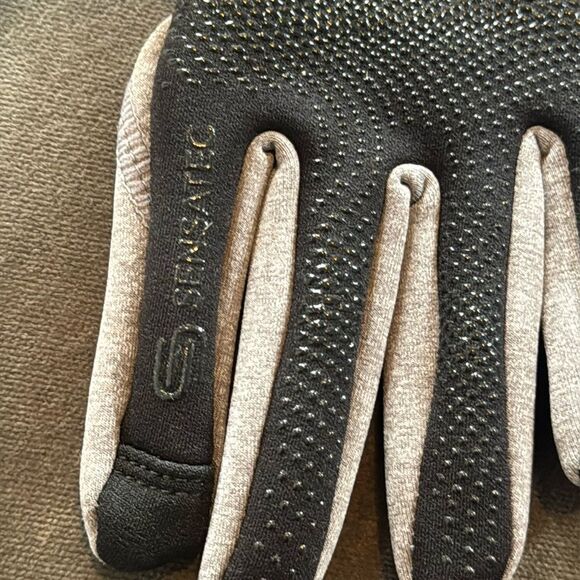 Women’s Head Touchscreen Compatible Outdoor Running Gloves Gray Size M NWOT - Picture 3 of 7